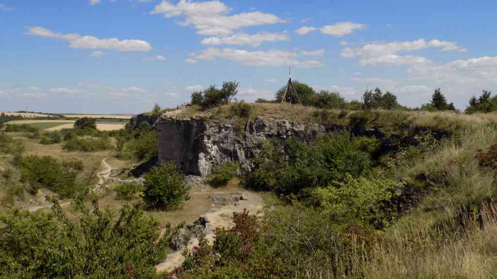 Na jedné z „vlčích expedic“ jsme projížděli francouzským pohořím Jura. Zaparkovali jsme na příjemném odpočívadle s krásným výhledem, abychom se pokochali krajinou a zároveň vyvenčili aljašské malamuty.